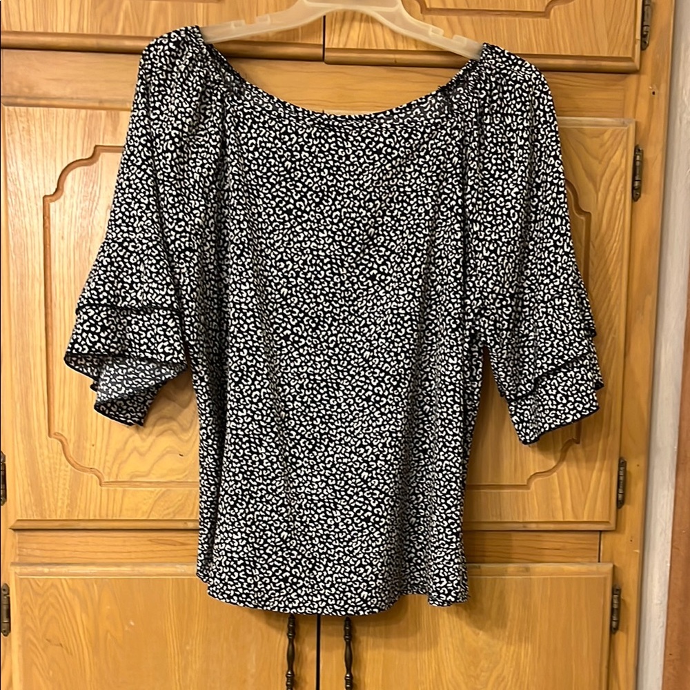 SHEIN Black and White Puff Sleeve Ruffled Blouse Size 2XL